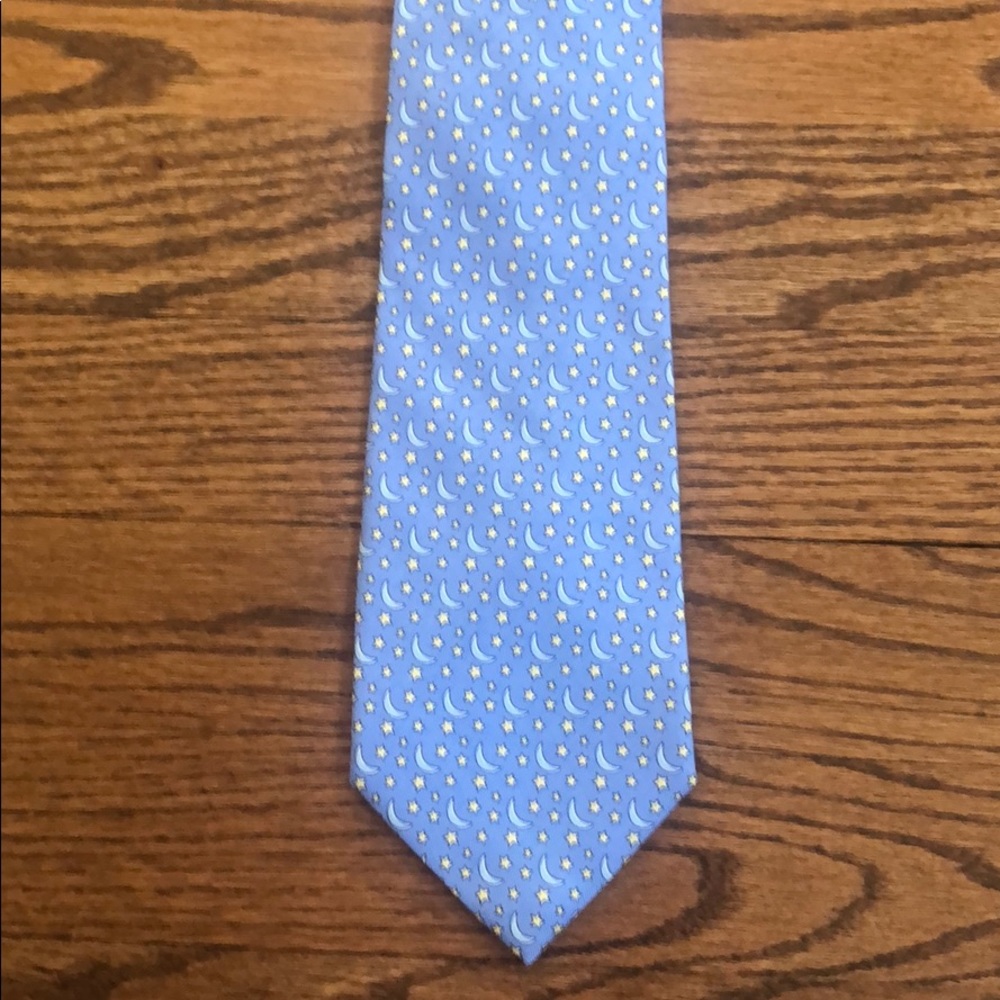 Vineyard Vines tie Novelty design